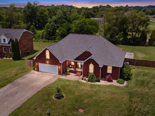 121 Golfers Cir, Portland, TN 37148