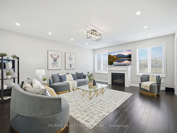 3rd image of 152 Newhouse Blvd