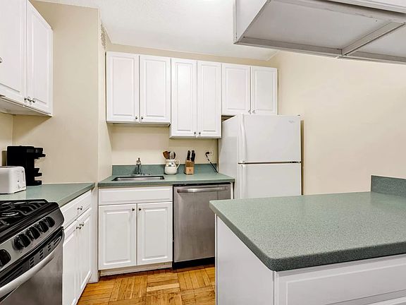 3rd image of 300 E 40th St APT 14M