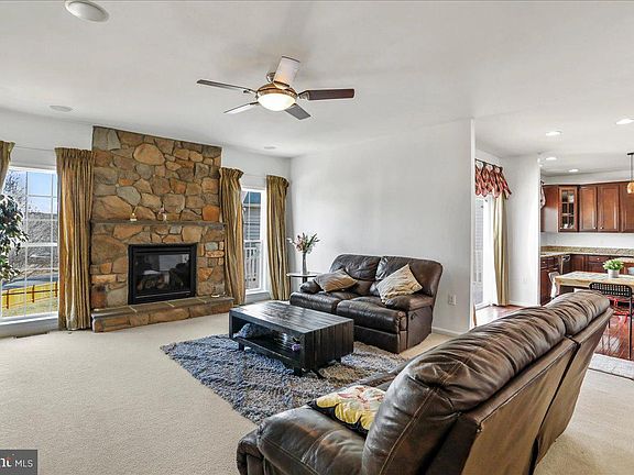 3rd image of 301 Fontana Cir