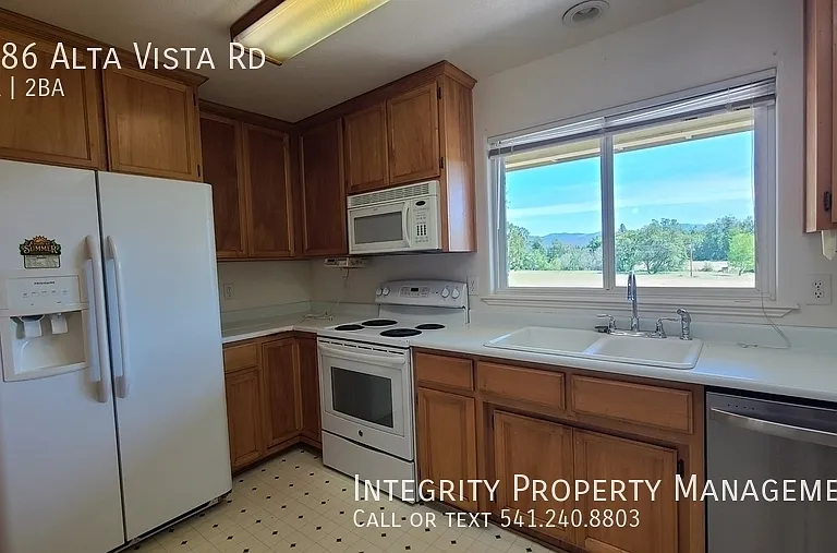 1586 Alta Vista Rd — Photo 11