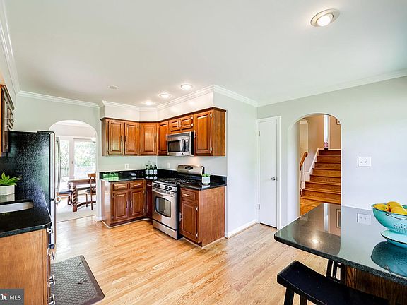 4th image of 8607 Sinon St