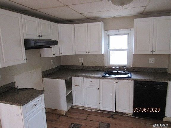 4th image of 105 Iroquois St