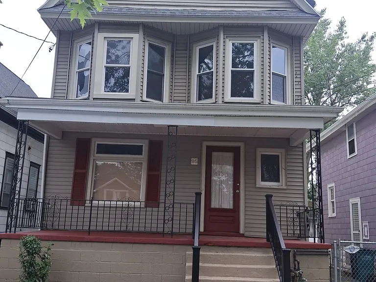 95 Sheffield Ave — Photo 1