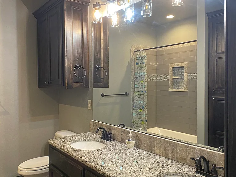 77 NE Simmons Cir — Photo 3