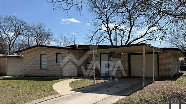 3 bed, 1351 sqft, $2,100 — Photo 3