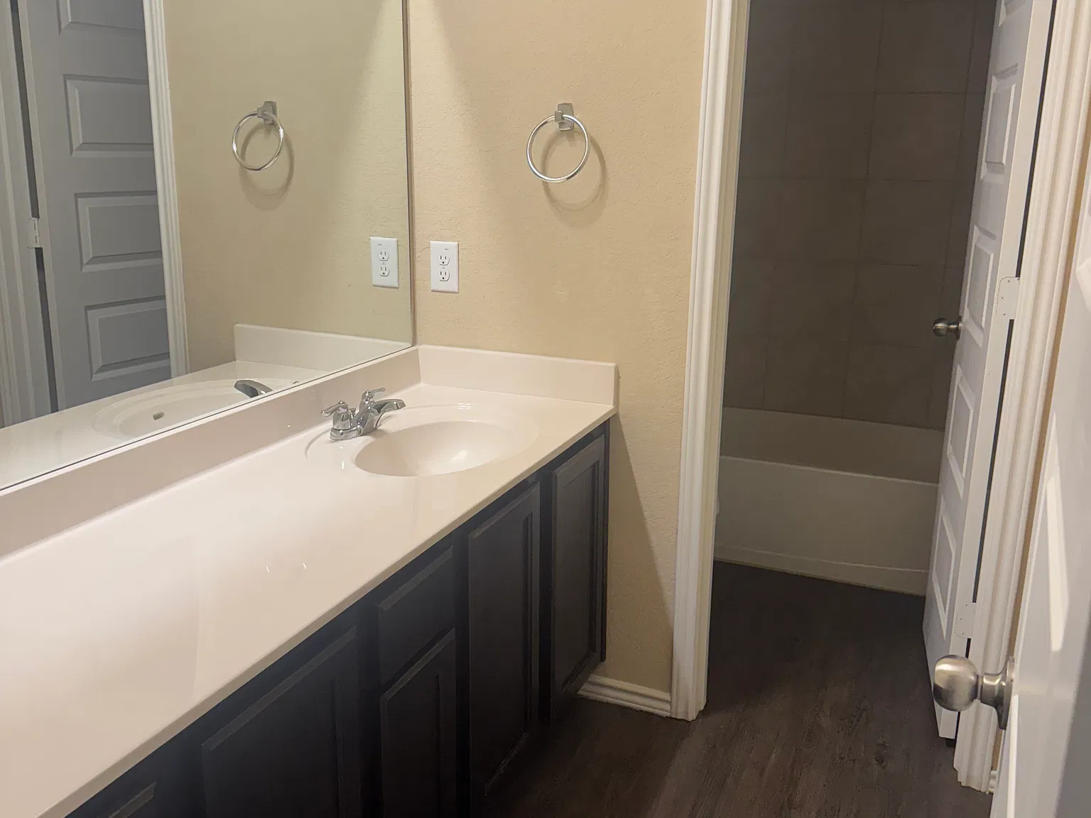 3 bed, 2.5 bath, 1849 sqft, $1,900 — Photo 3