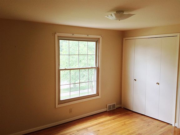 5th image of 818 Woods Ln