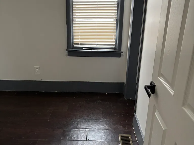 1419 University Ave — Photo 9