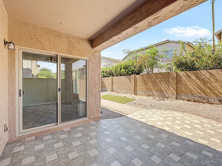 2048 W Monte Cristo Ave — Photo 37