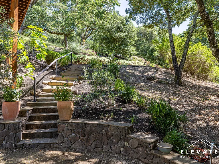 9400 Chalk Hill Rd — Photo 48
