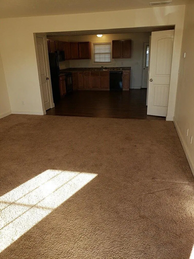2 bed, 1.5 bath, 1100 sqft, $1,250 — Photo 3