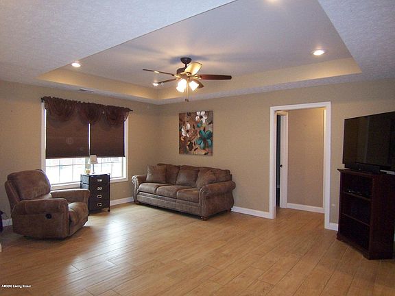 4th image of 108 Lancaster Ln