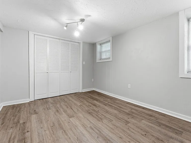 9 Hunters Rd #B — Photo 11