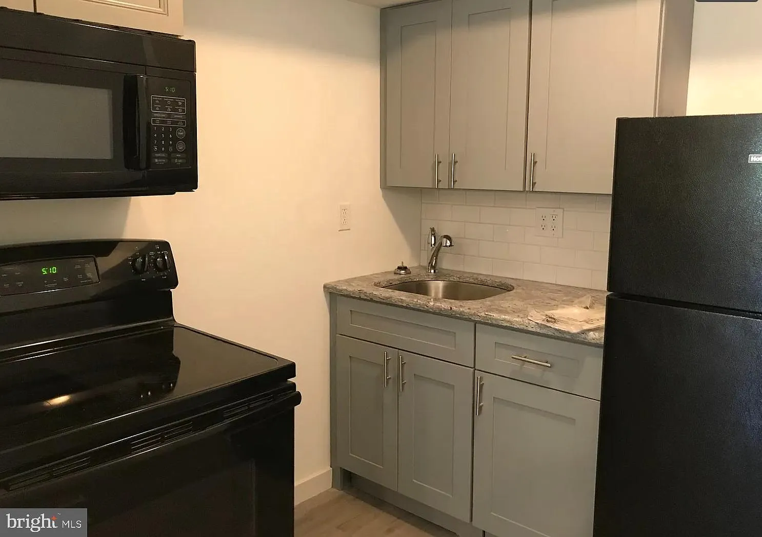 2 bed, 750 sqft, $1,300 — Photo 1