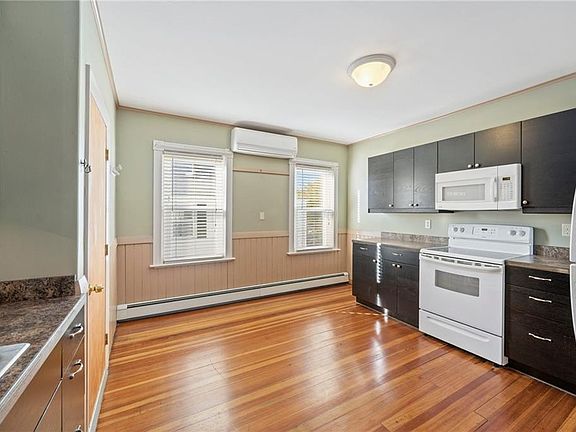 3rd image of 105 Oakland Ave Unit 2