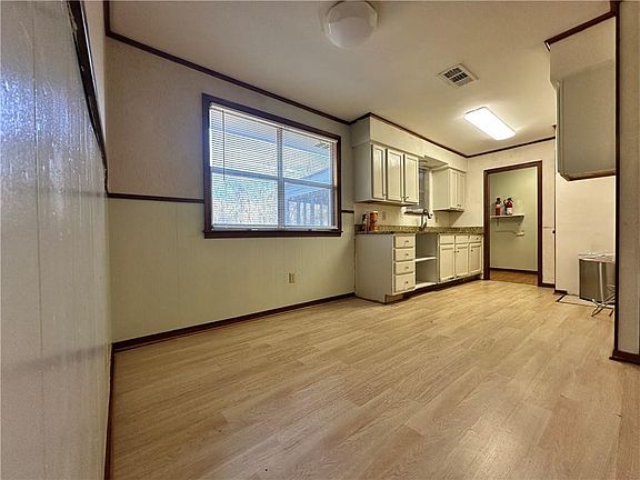 4th image of 20402 Doris Rd