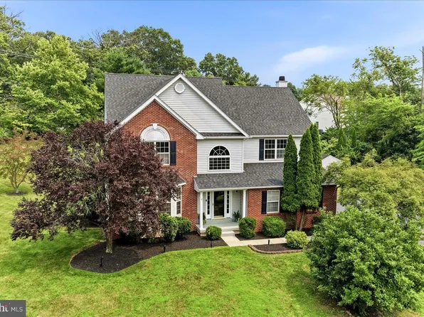 310 Country Ridge Dr, Royersford, PA 19468