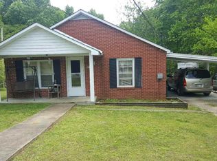 379 W 3rd St, Parsons, TN 38363