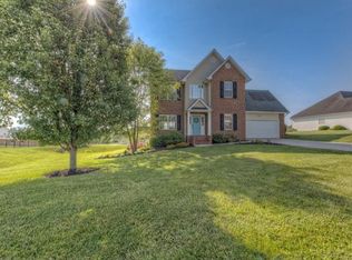 211 Ridgeview Meadows Dr, Gray, TN 37615