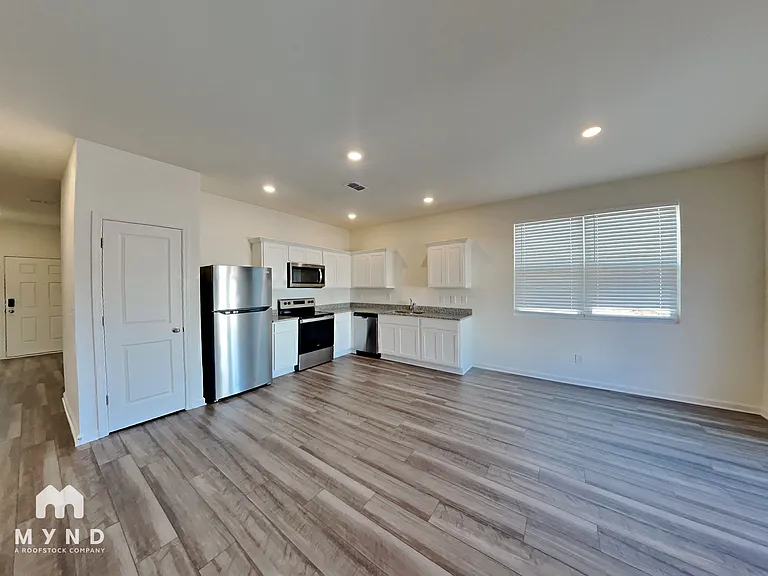 119 Saginaw Ct — Photo 4