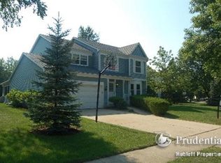 1725 Cedar Glen Dr, Libertyville, IL 60048