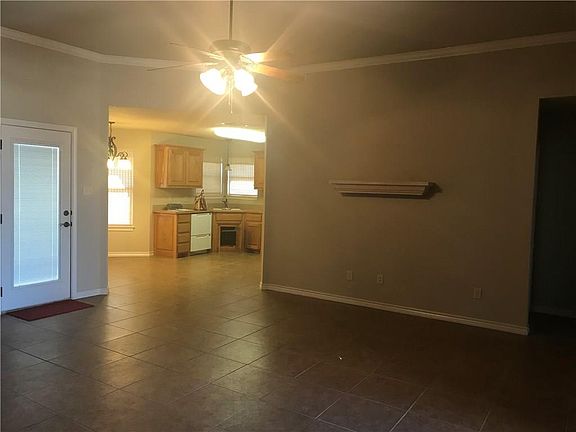 4th image of 233 Water Oak Ln