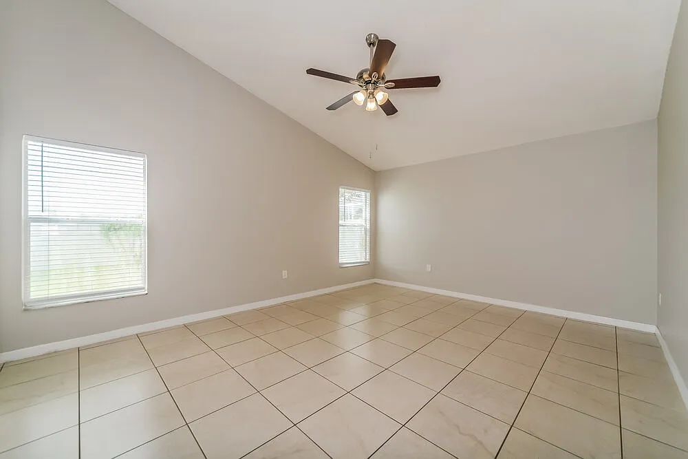 4 bed, 2.0 bath, 1681 sqft, $2,200 — Photo 4
