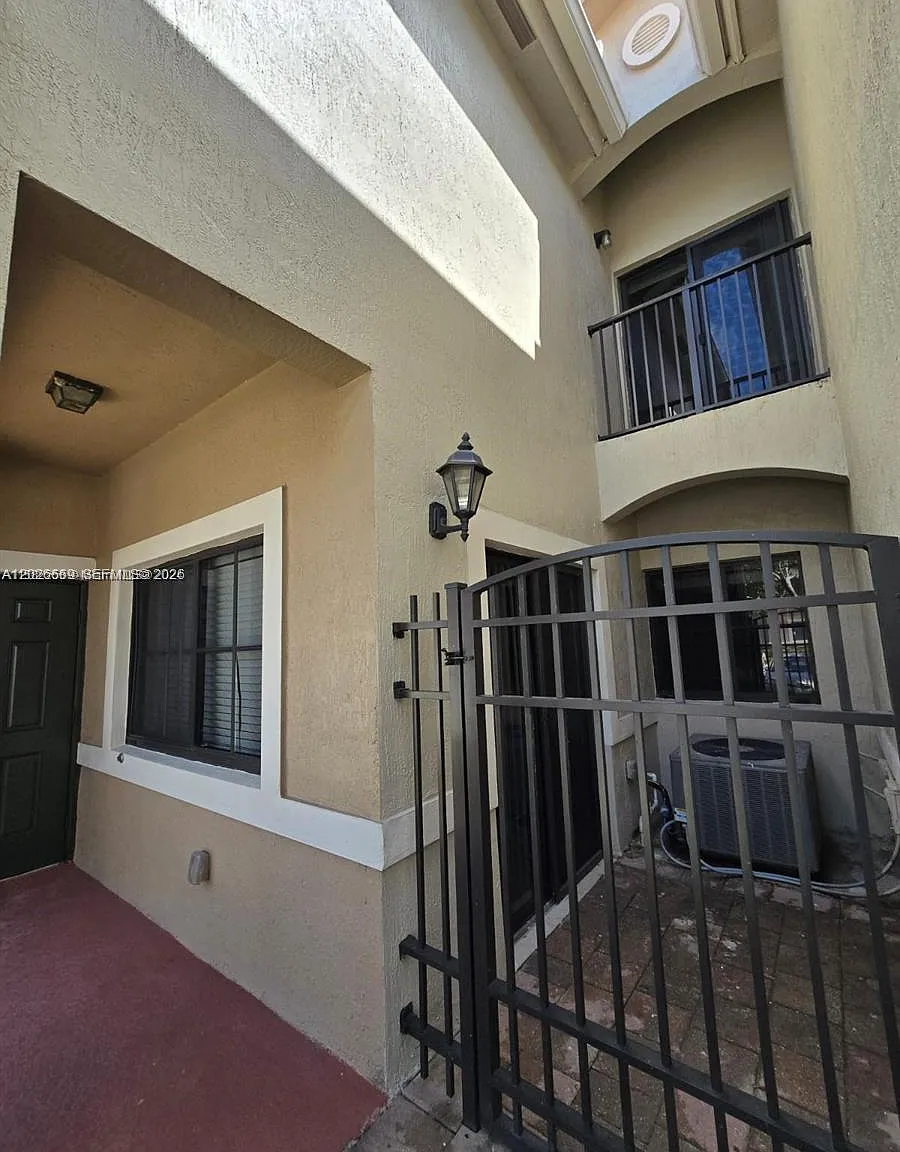 22401 SW 88 PL — Photo 1