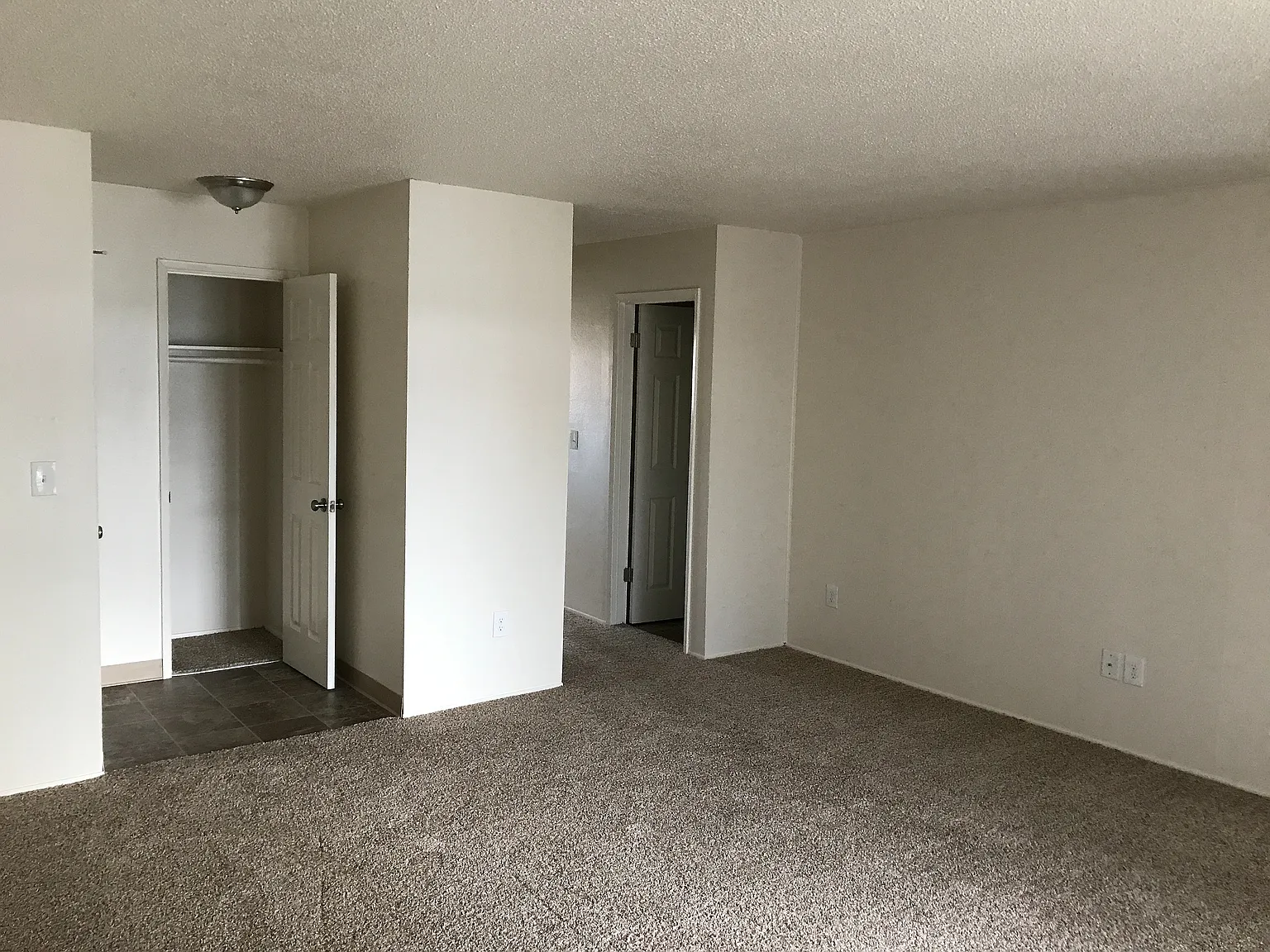 Meadow Park Apartments — Photo 4