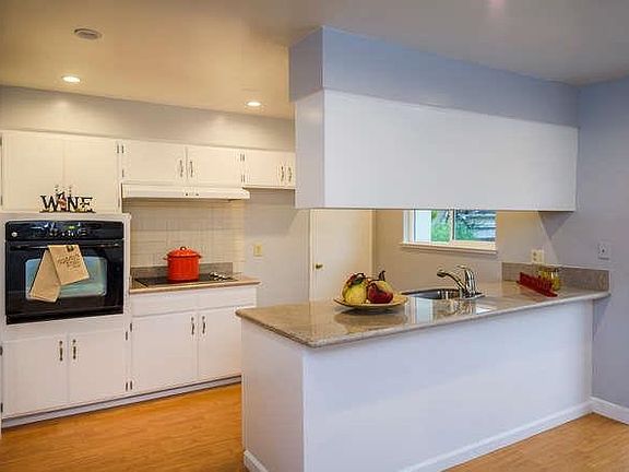 5th image of 2801 Berkshire Dr