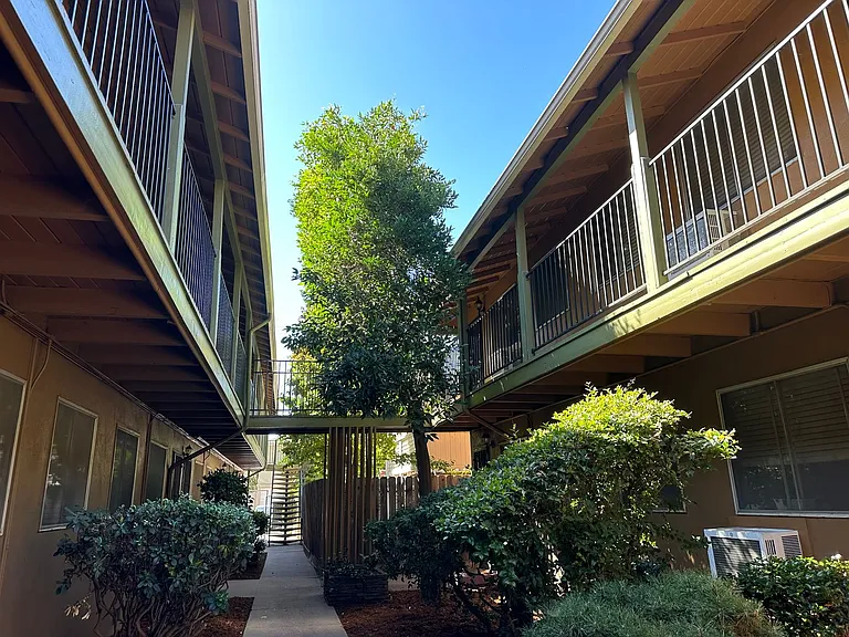 2508 L Street Classic Midtown Living — Photo 41