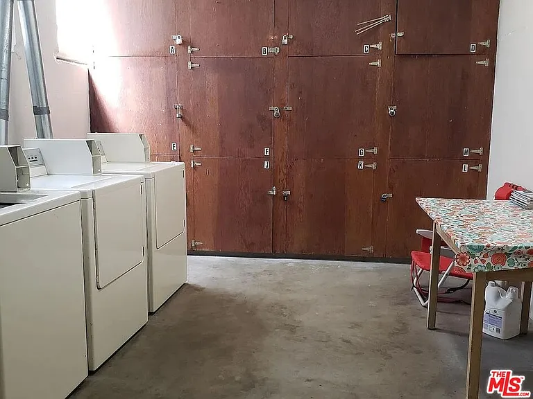 833 Moraga Dr #6 — Photo 2