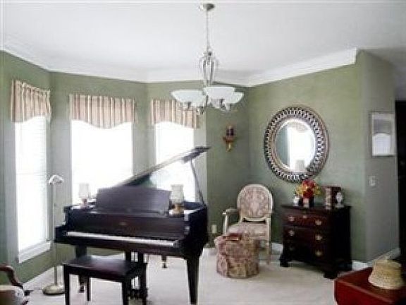 3rd image of 2819 Sunburst Dr