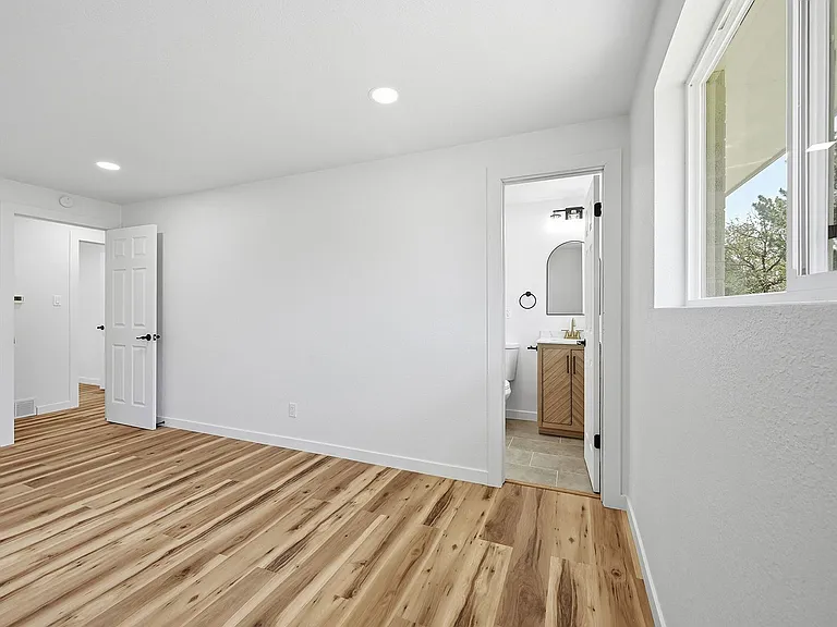 23 University Dr — Photo 17