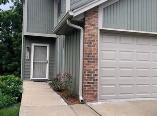 238 SW Pinetree Ln, Lees Summit, MO 64063