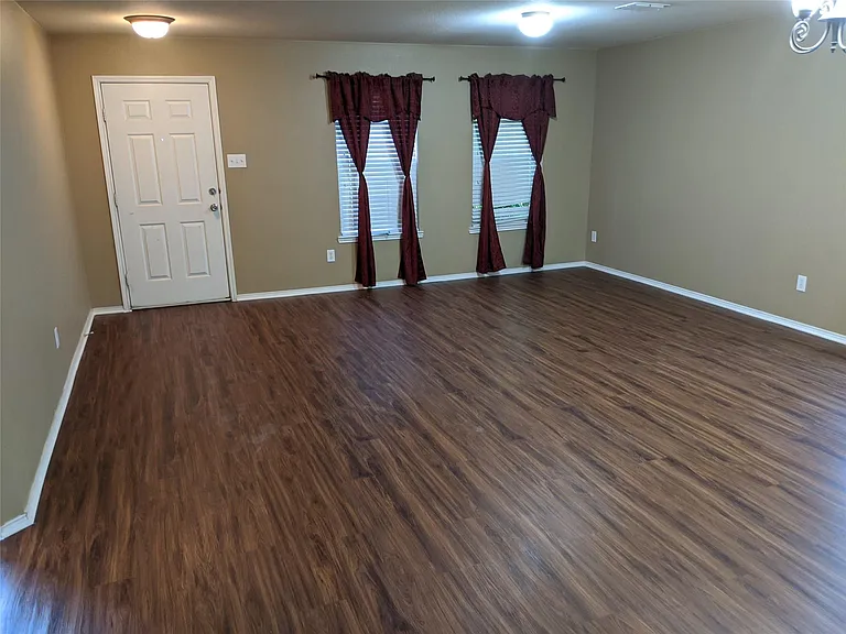 4525 Mountain Oak St — Photo 9