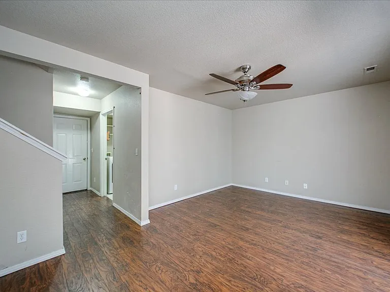 1802 N Heath Ave — Photo 21