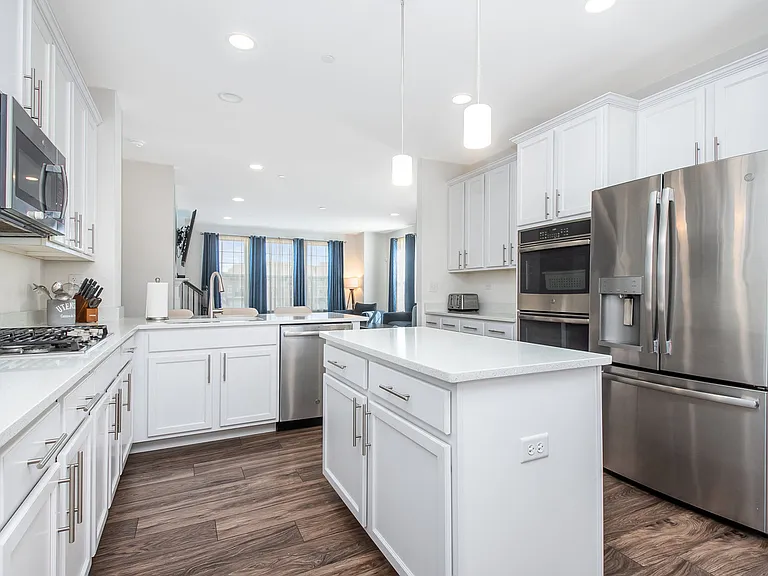 819 Paisley Ct — Photo 4