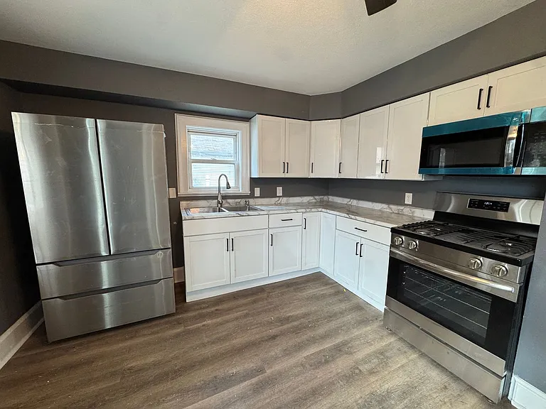 411 N Aldrich St — Photo 2