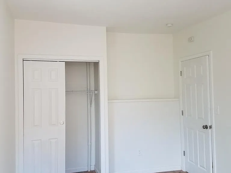 1031 Lee St — Photo 8
