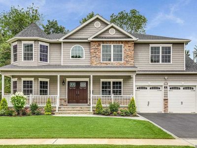 199 Main Pkwy W, Plainview, NY, 11803