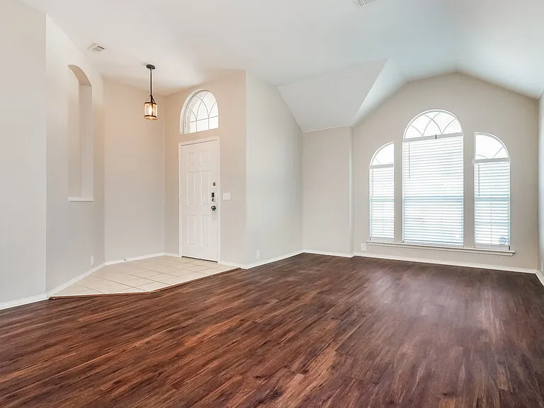 10201 Jessica St — Photo 4