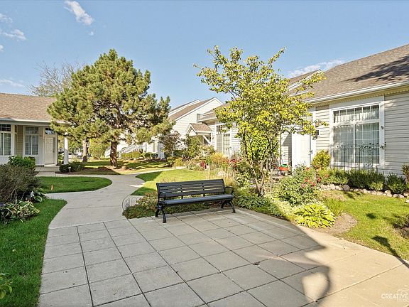 4th image of 320 E Victoria Cir Unit 320