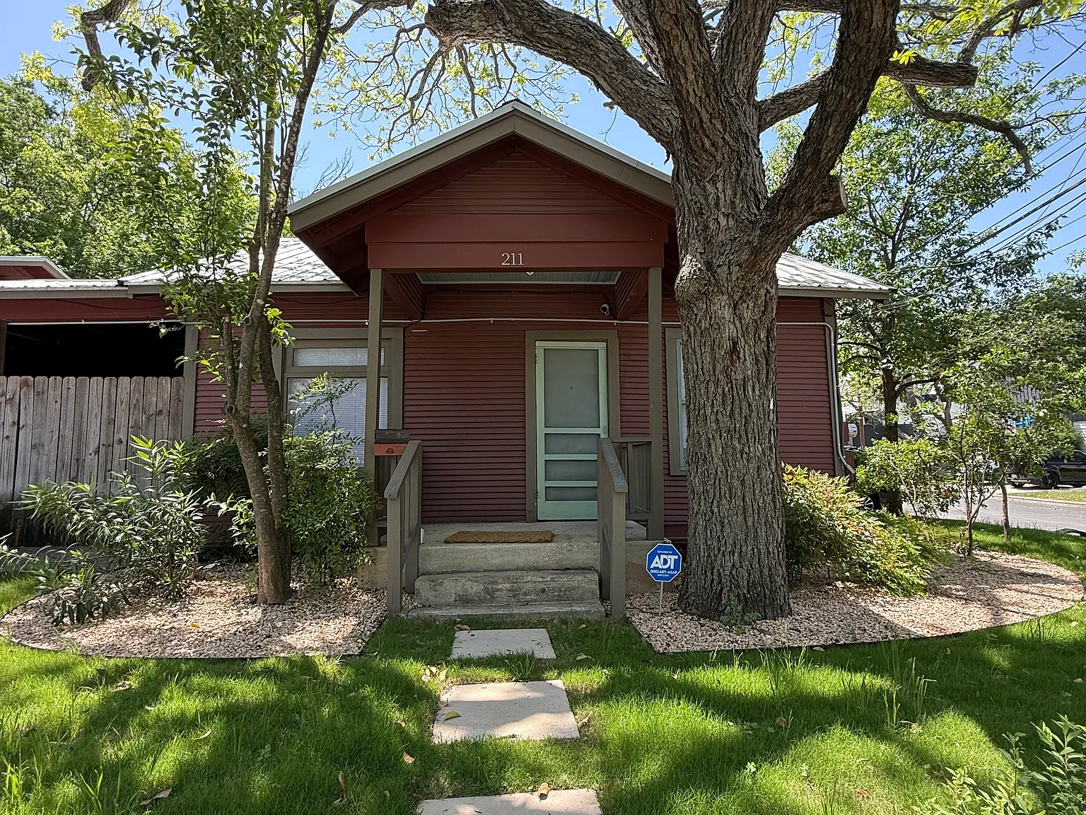 211 W Monroe St — Photo 2