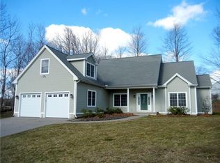 15 Hyde Farm Ter, East Hampton, CT 06424