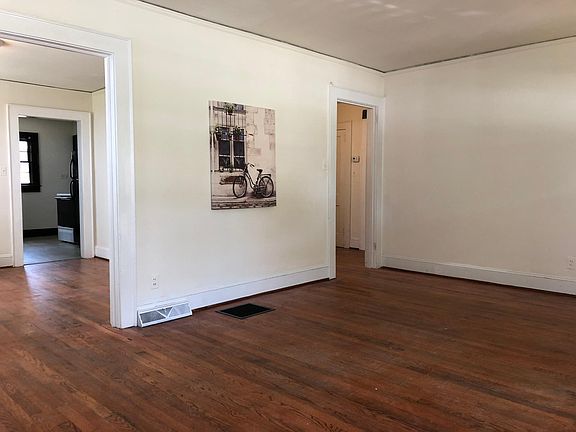 4th image of 1209 W Friendly Ave
