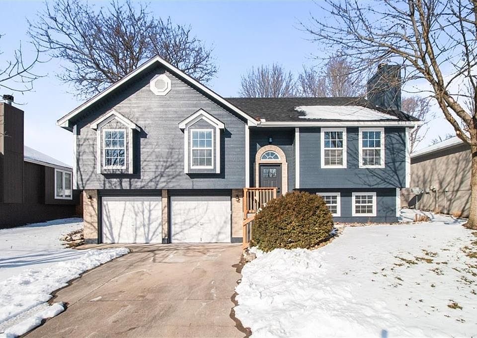 1st image of 209 NE Chateau Dr