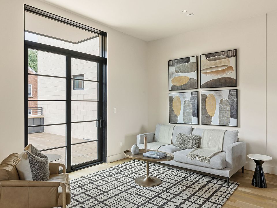 1st image of 1325 N Dewey Ave #1325