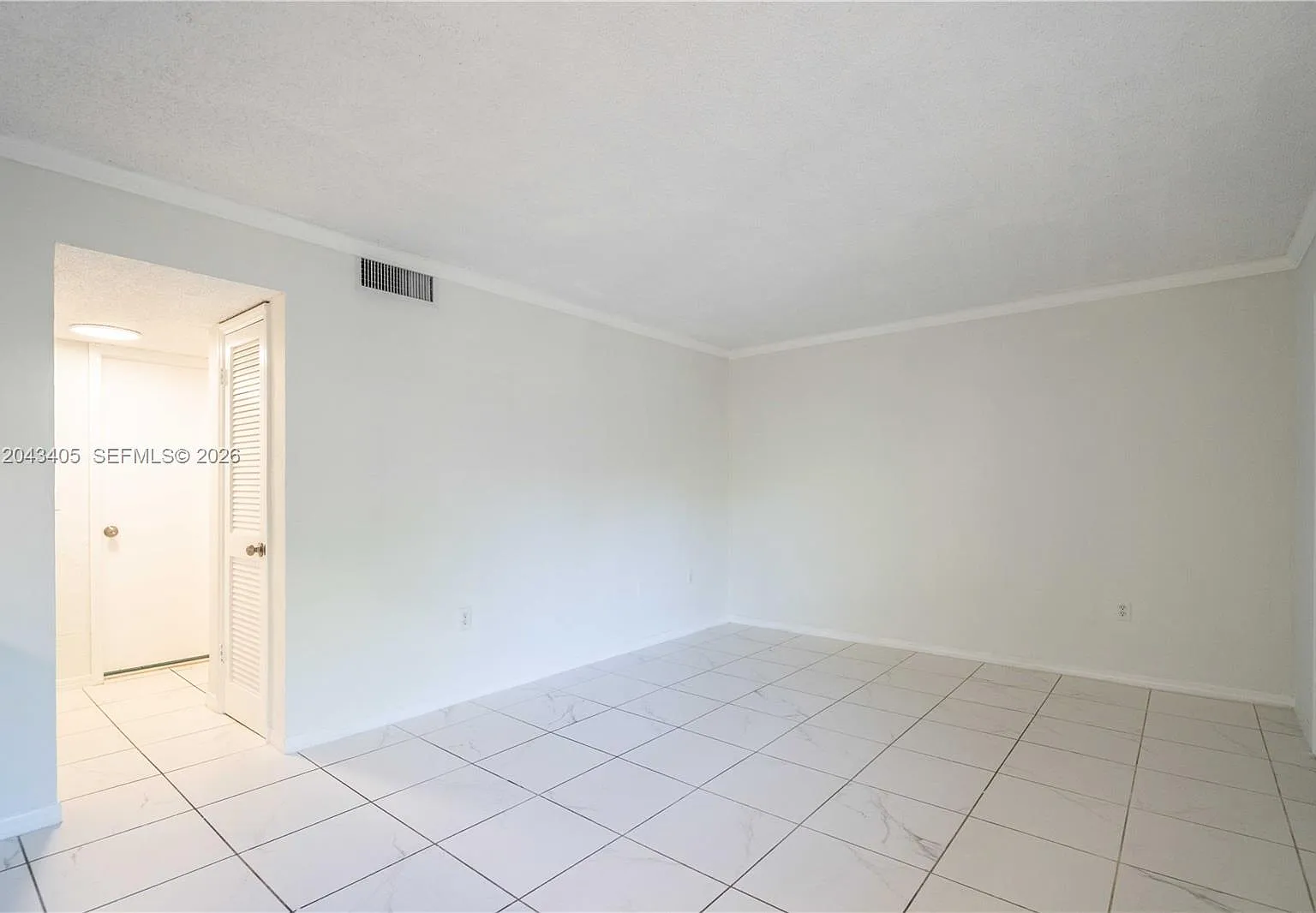 Chateau Grove Condo — Photo 4